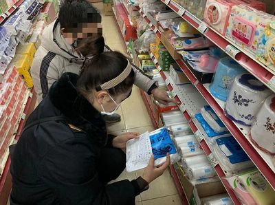 廣西有店鋪高價(jià)售賣(mài)假冒“三無(wú)”口罩,市場(chǎng)監(jiān)管局查扣3萬(wàn)余只!【930新聞眼】