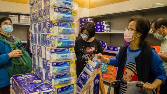 日本衛(wèi)生紙價格暴漲 安倍忙辟謠